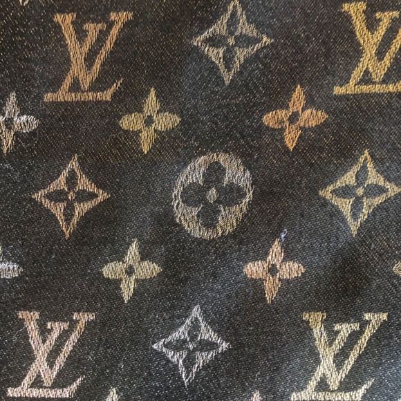 Louis Vuitton monogram shine shawl/wrap - Picture 3 of 7